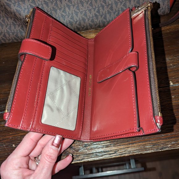 Michael Kors Wallet - Picture 4 of 8